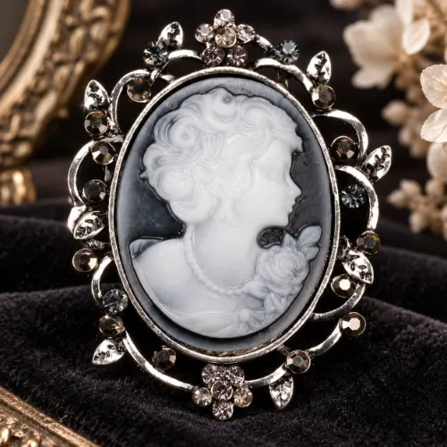 Broche camée gothique victorienne noir et blanc